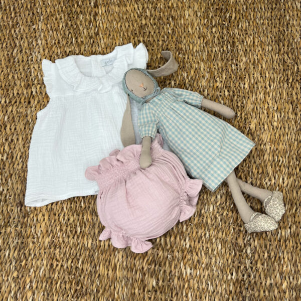 conjunto bebe niña tejido bambula blusa blanca y cubrepañal rosa , firma de moda infantil yoedu verano 2024