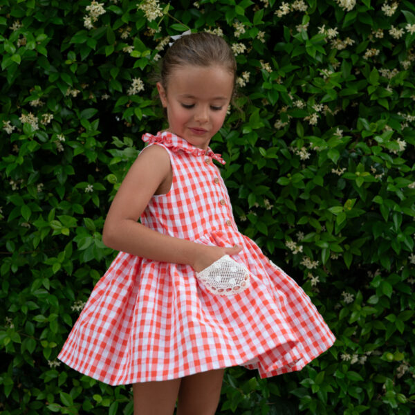 vestido vichy naranja bolsillos crochet de la firma española de moda infantil la peppa verano 2024