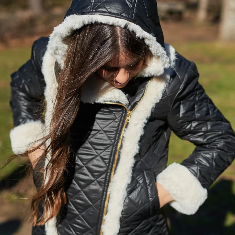la-martinica-abrigo-guateado-negro-pelo abrigo guateado cremallera lateral capucha forro polanegro la martinica invierno 2024/25 firma española moda infantil