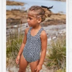 BAÑADOR NIÑA ESTRELLAS CRUZADO MYKONOS LA MARTINICA , BAÑO NIÑA VERANO 2025