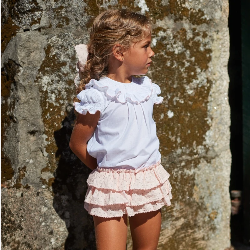 la-martinica-conjunto-estrellas-rosa-babalu conjunto niña blaussa blanca y braga 3 volantes rosa con estrellas grises , colección babalu la martinica verano 2025