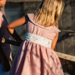 vestido lino rosa lazada liberty, manuela montero verano 2025, moda infantil española