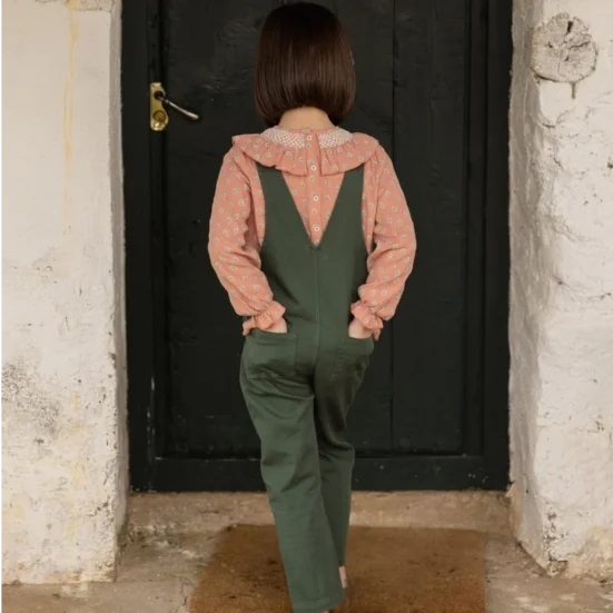 peto largo volantito tinte musgo , mi canesu, invierno 2025, moda infantil española