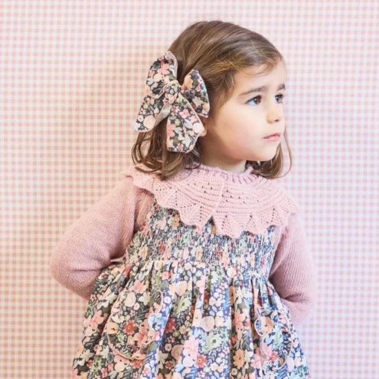 lazo mediano flores un pedacito de mi, la martinica. moda infantil invierno 2025