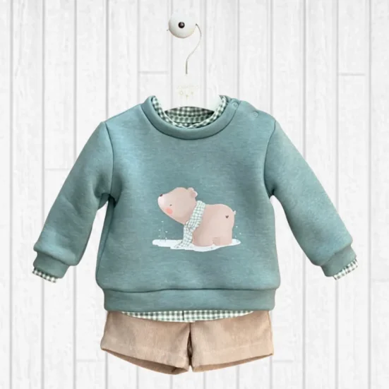 conjunto niño tres piezas sudadera oso verde, camisa vichy verde y pantalon corto camel , colección donatella, valentina bebes, invierno 2025, moda infantil española