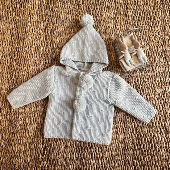 abrigo chaqueta punto pompones, paz rodriguez invierno 2025