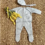 conjunto bebe celeste empolvado punto polaina, martin aranda invierno 2025, moda infantil española