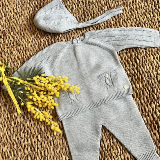 conjunto bebe celeste empolvado punto polaina, martin aranda invierno 2025, moda infantil española