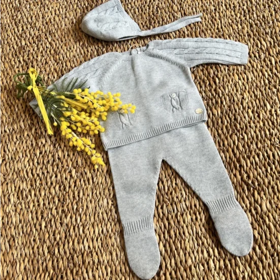 conjunto bebe celeste empolvado punto polaina, martin aranda invierno 2025, moda infantil española