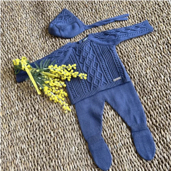 conjunto de polaina punto con capota, martin aranda , bebe niño, invierno 2025 , moda infantil española