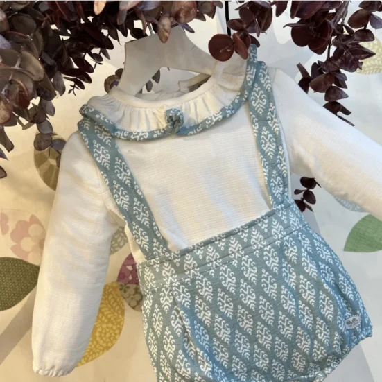 CONJUNTO BOMBACHO TIRANTES TURQUESA DIBUJO GEOMÉTRICO BLANCO ROTO, JOSE VARON INVIERNO 2025, MODA INFANTIL ESPAÑOLA