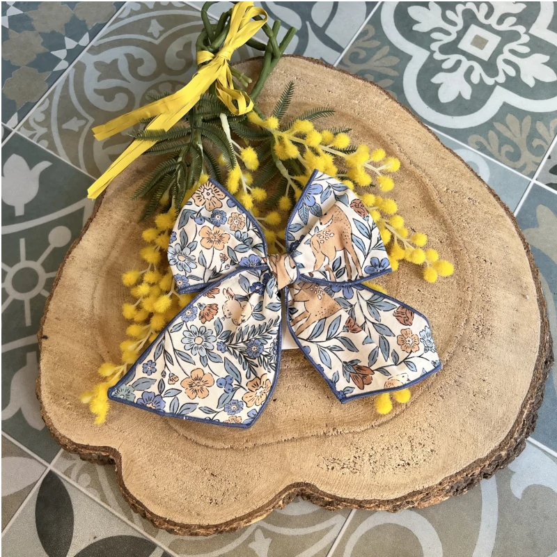 la-martinica-lazo-estampado-cnjunto-azulon LAZO MEDIANO ESTAMPADO FLORAL CHILDREN CHOCOLATE , COMPLLEMENTOS LA MARTINICA, INVIERNO 2025,MODA INFANTIL ESPAÑOLA