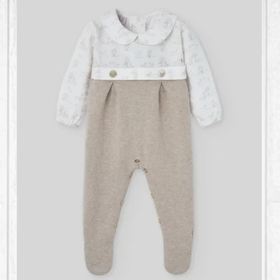 pelele enterizo punto camel topo tejido pony,paz rodriguez, moda infantil bebe española, invierno 2025