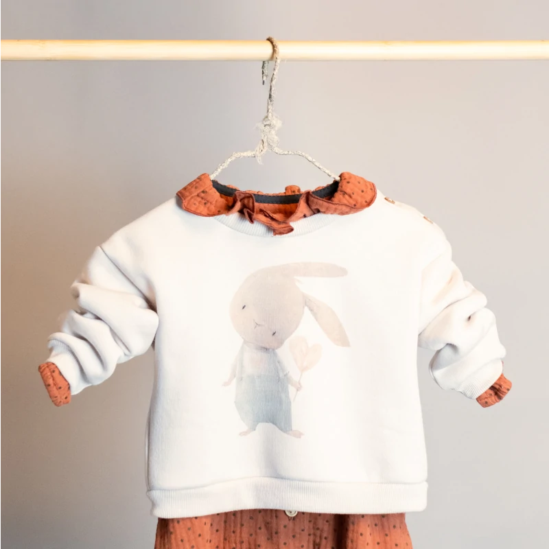 MIA-LIA-SUDADERA-CONEJO-CORAZON sudadera conejo con globo corazón, ropa infantil mia y lia, invierno 2025, ropa casual