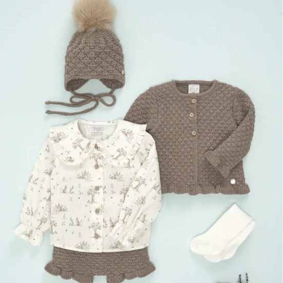 conjunto niña tres piezas culotte, rebeca y camisa colección pompon, paz rodriguez invierno 2025, moda infantil española
