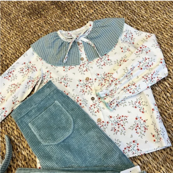 conjunto niña rama, pantalon pana celeste blusa cuello vichy, manuela montero invierno 2025, moda infantil española