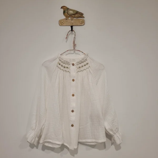 camisa blusa bambula blaanco bordadocuello punto smock nido abeja,mia y liaa invierno 2025