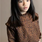 blusa print niña marron mia lia, invierno 2025, moda infantil española