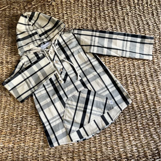 camisa niño capucha bolsillo cuadros grandes beige negro ,manuela monero invierno 2025