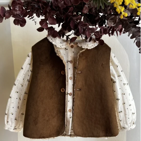 chaleco reversible marron be more kids invierno 2025, moda infantil española, moda casual con estilo