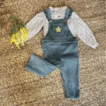 conjunto peto largo pana color tiza y blusa crudo bambula, bee more kids, invierno 2025, moda infantil española, moda casual