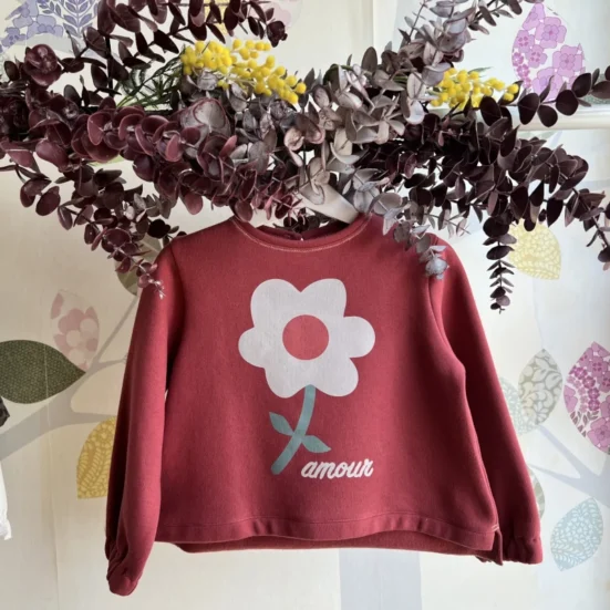 sudadera flor niña be more invierno 2025 , moda infantil española, moda infantil casual con estilo